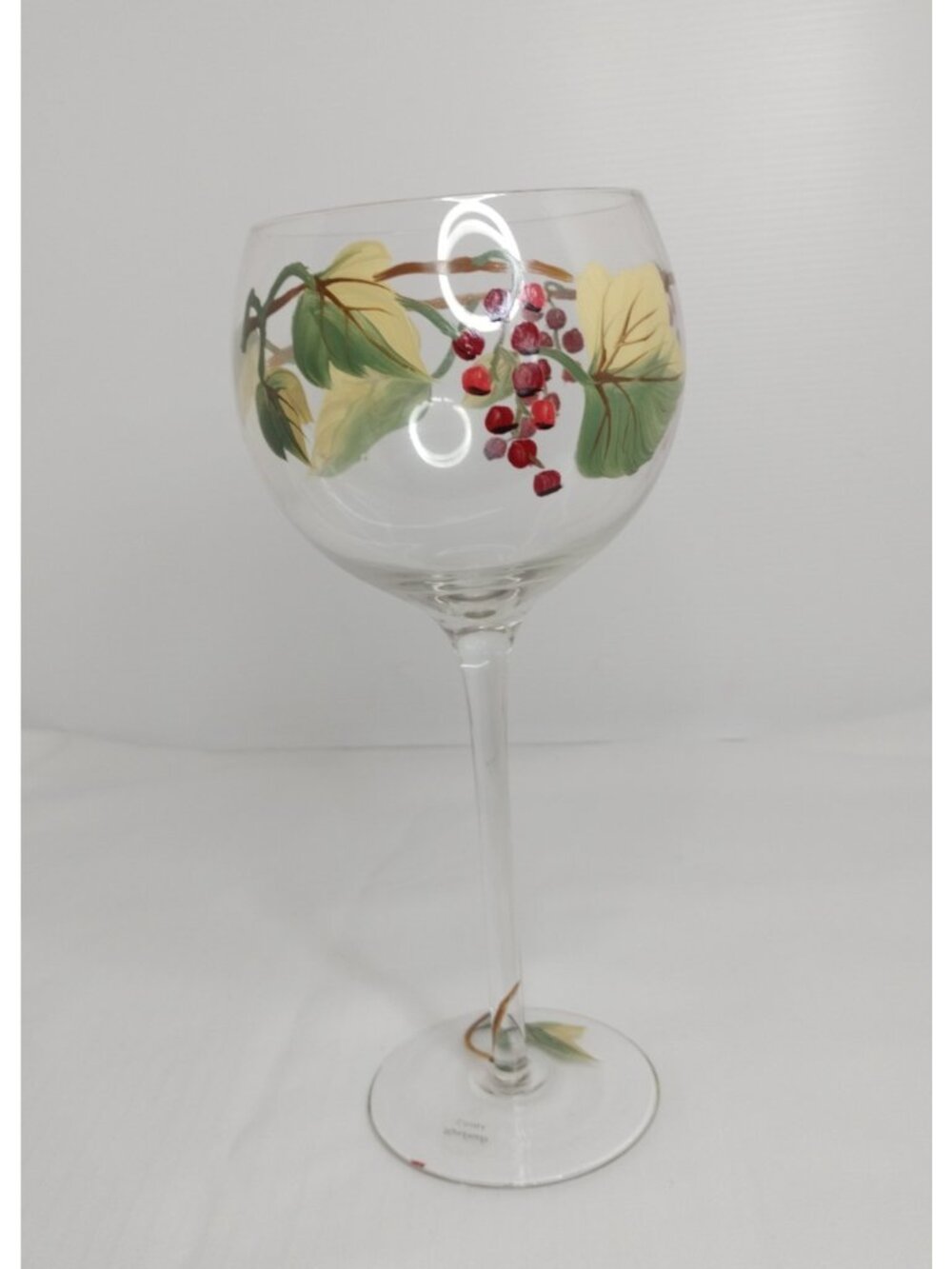 One Handpainted ViCrystal Mouth Blown Grape Vine Wine Goblet 9"3/8x4 New